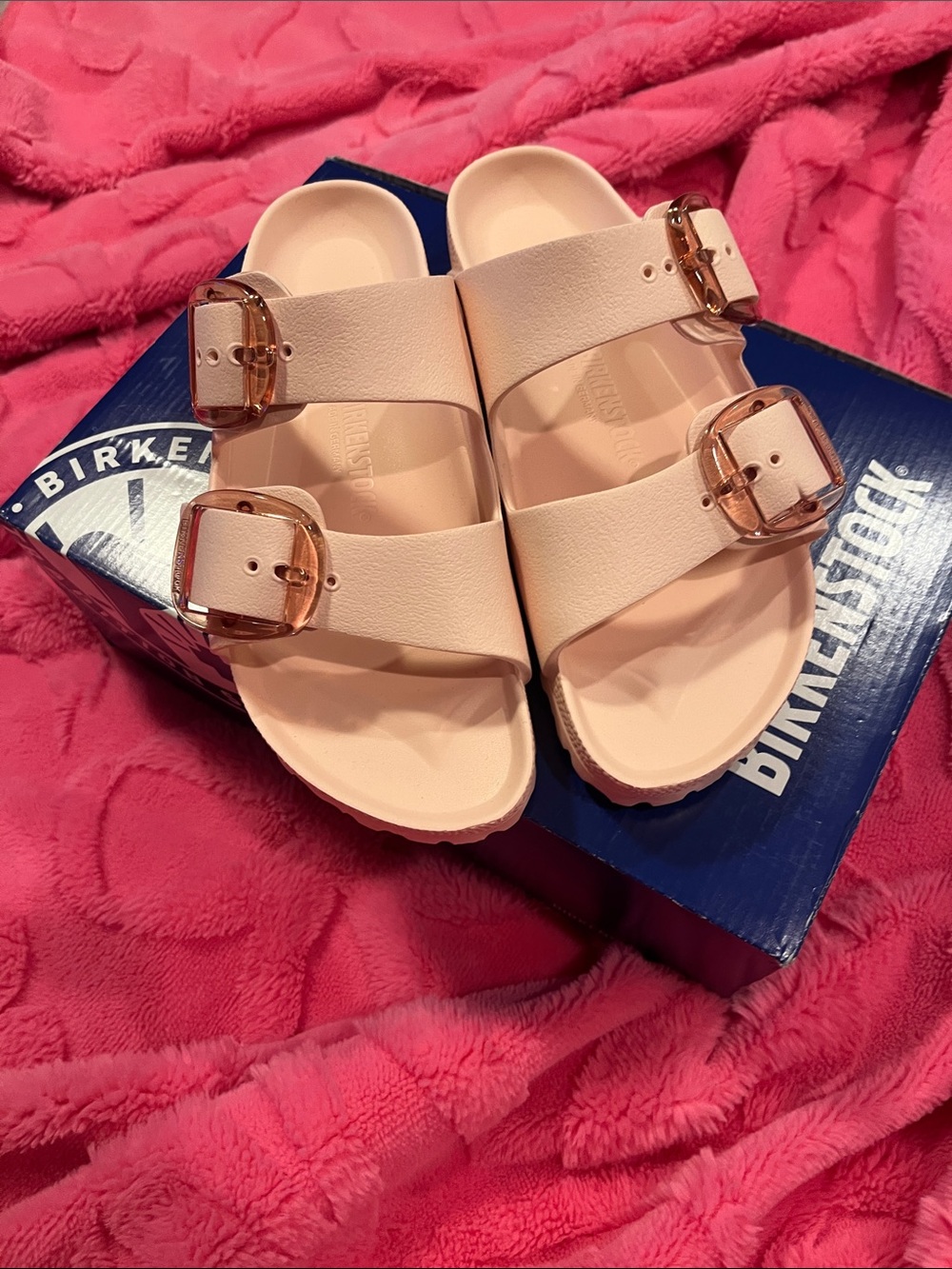 NIB Birkenstock Women's Arizona EVA Sandals in Light Rose with Rose Gold Buckles